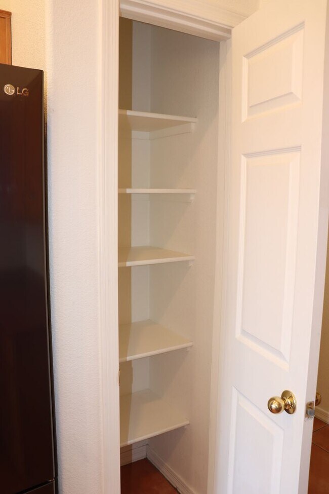 Building Photo - East Side 3 Bed 2 Bath Energy Efficient Pulte Home