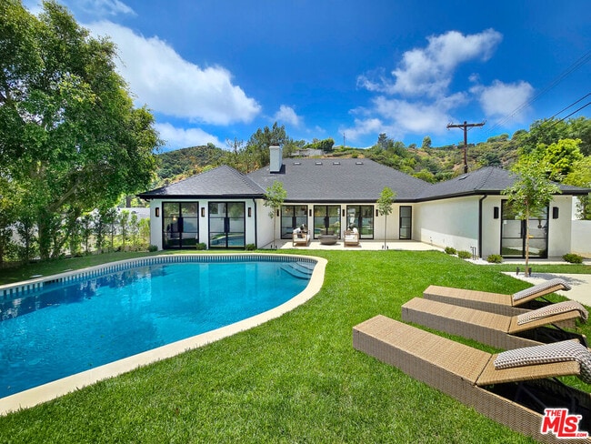 Building Photo - 2288 Coldwater Canyon Dr