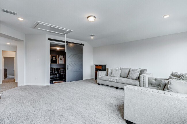 Building Photo - 9903 Regal Bend Dr