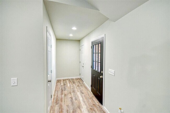 Building Photo - 211 Bumgarner Ave