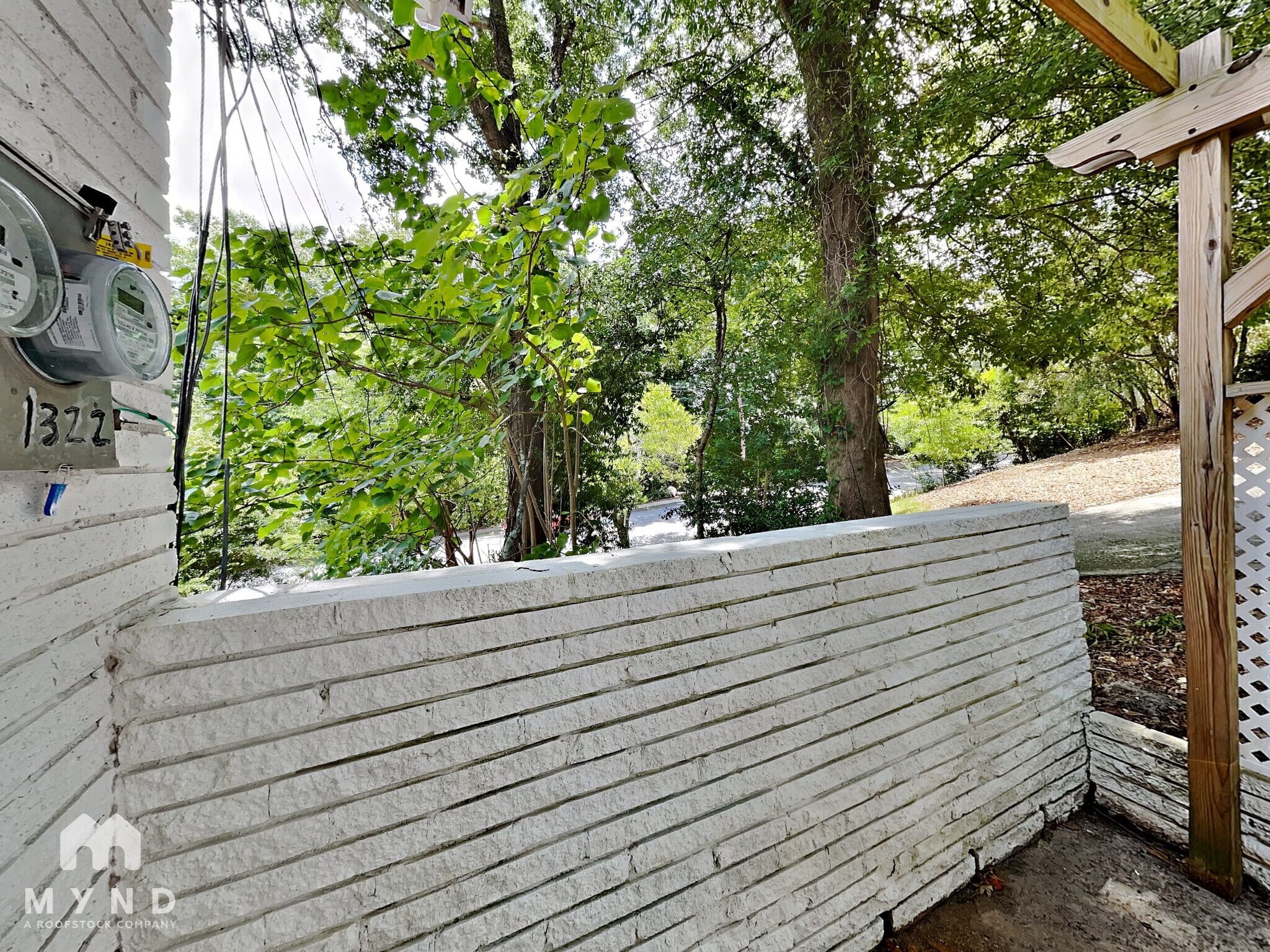 Building Photo - 1322 N Cliff Valley Way NE