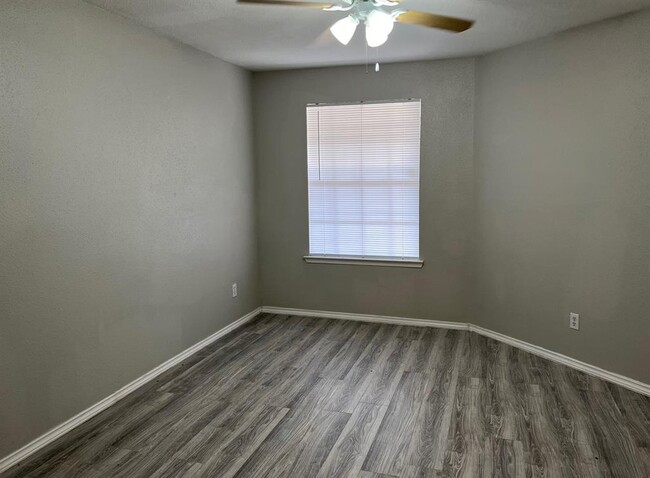 Building Photo - 10637 Braes Bend Dr