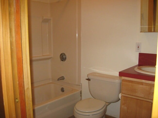 Building Photo - 37 Regent St