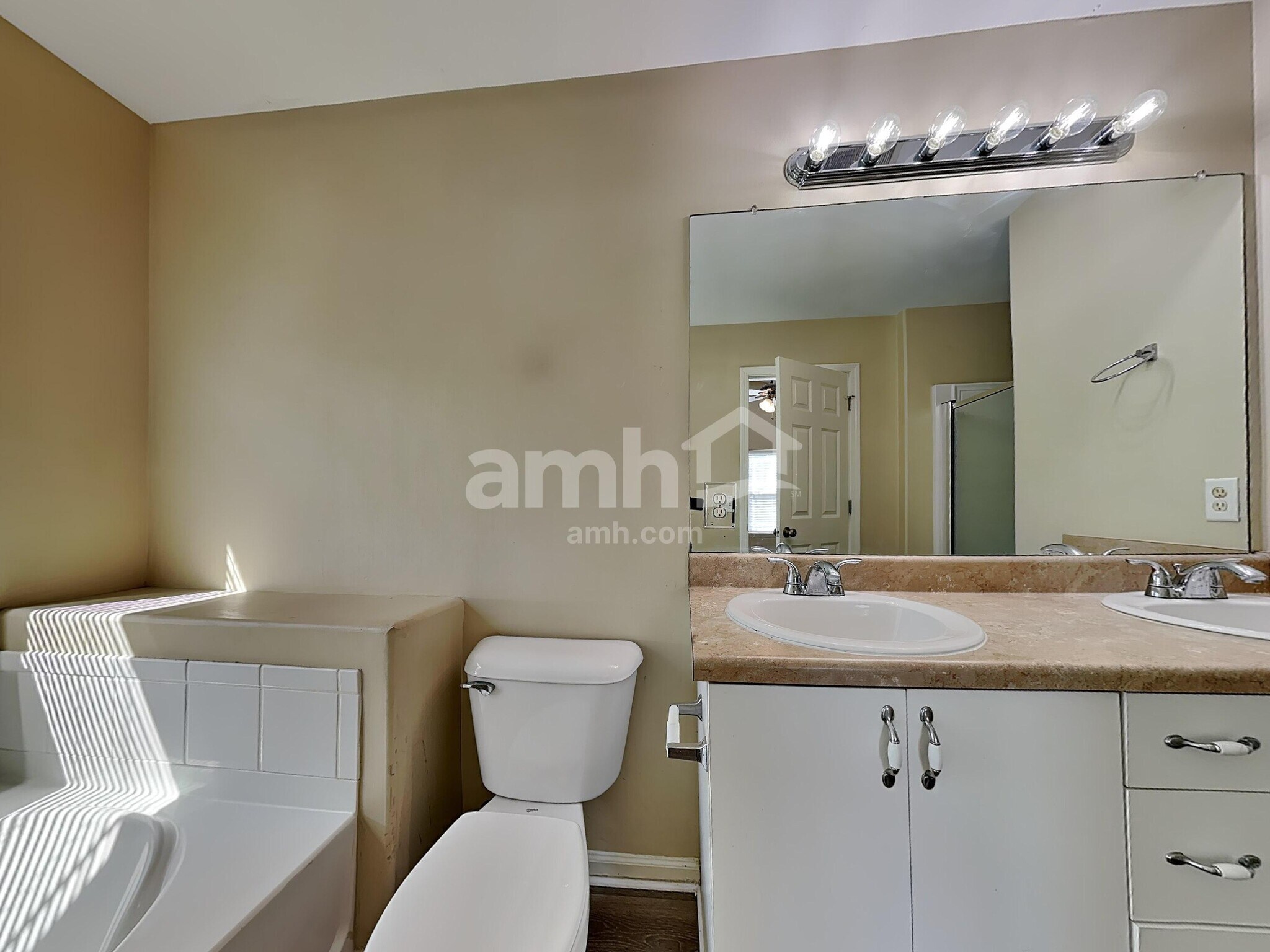 Building Photo - 2 Crystal Lake Dr