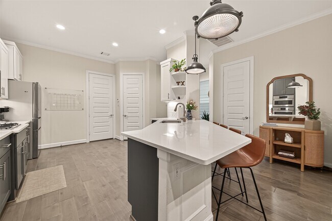 Building Photo - 1027 Gross St