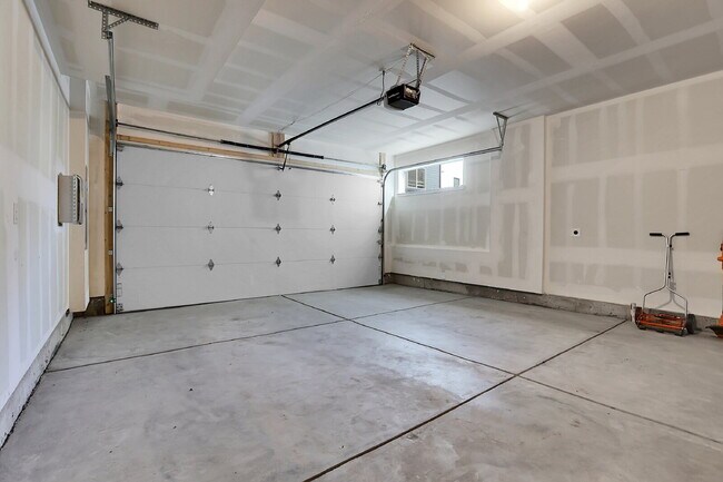 Building Photo - $2,500 - 2 Bed, 2 Full Bath Townhome In Broomfield with Central AC and In Unit Laundry!