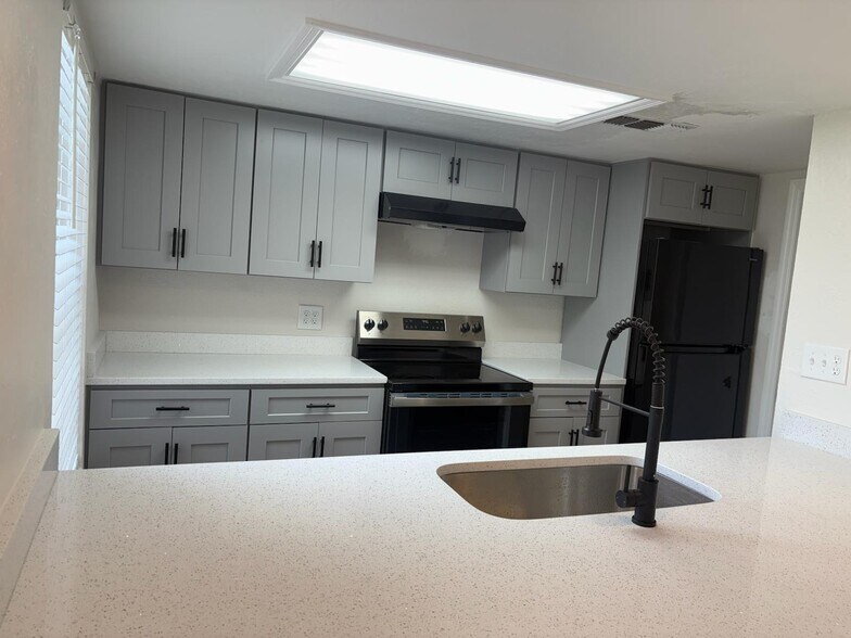 Building Photo - 2227 Lyme Bay Dr