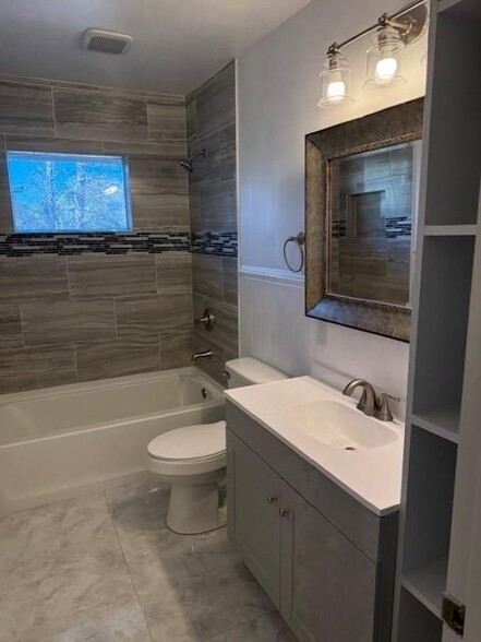 Building Photo - 914 Sherbrooke Dr SE