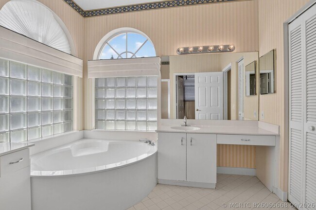 Building Photo - 10031 Lexington Estates Blvd