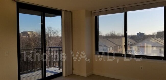 Building Photo - 2451 Midtown Ave