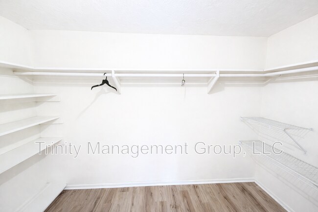 Building Photo - 8605 Wagon Wheel Ln
