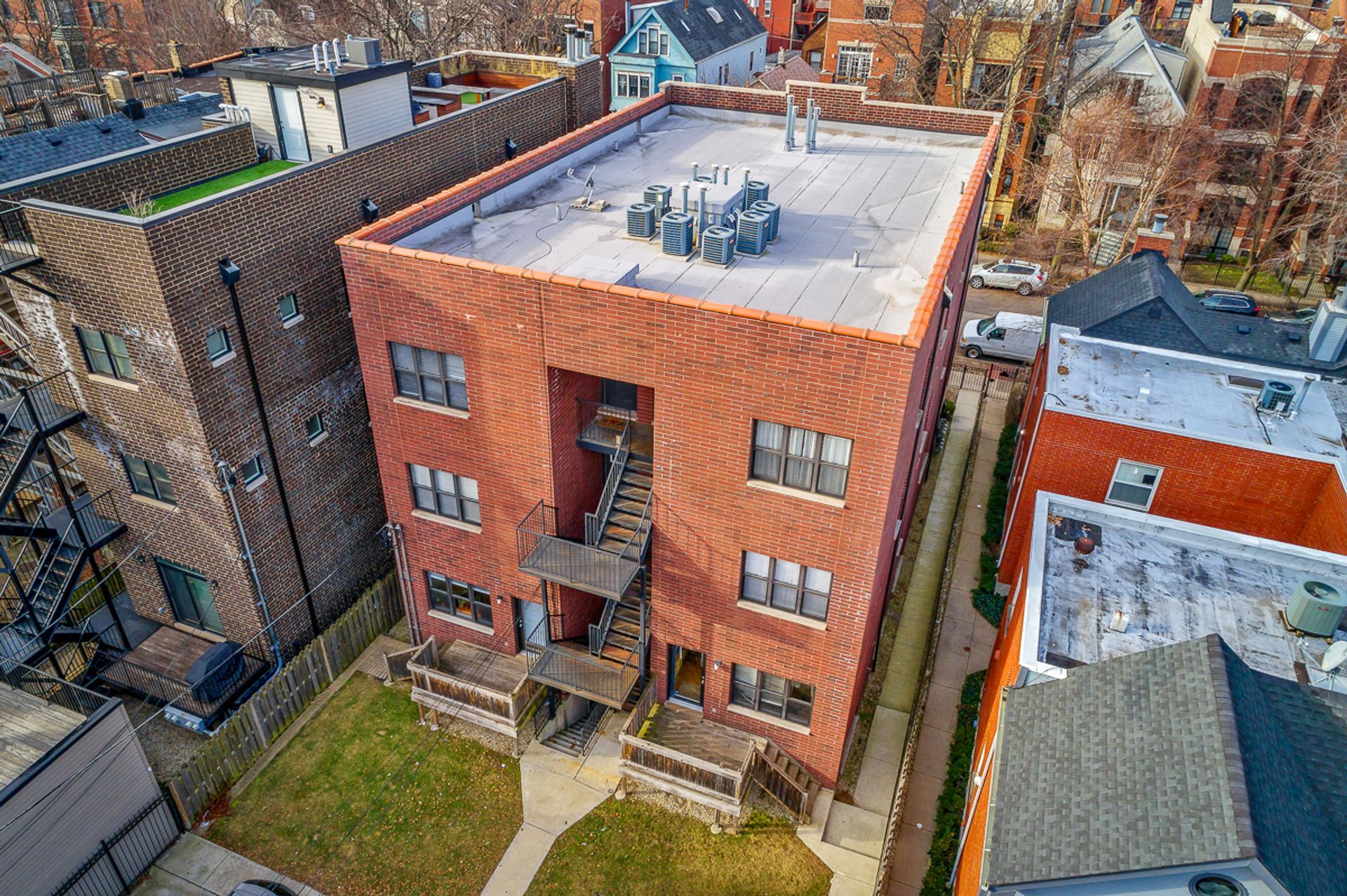 Building Photo - 3229 N Kenmore Ave