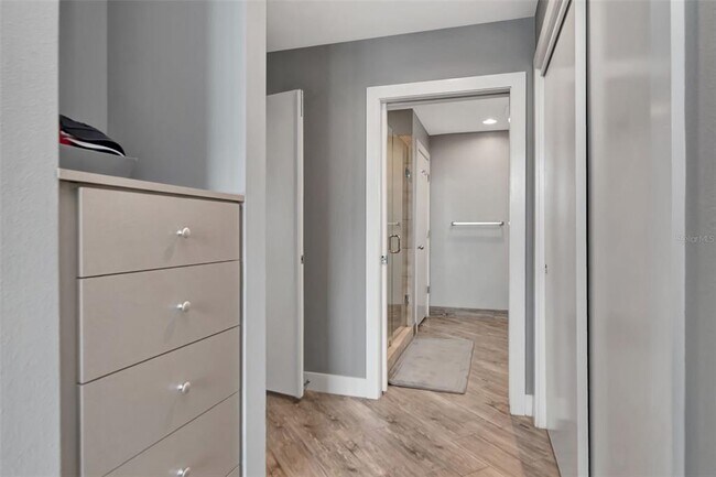 Building Photo - 1120 E Kennedy Blvd