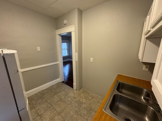 Building Photo - 4324 Pearl Rd