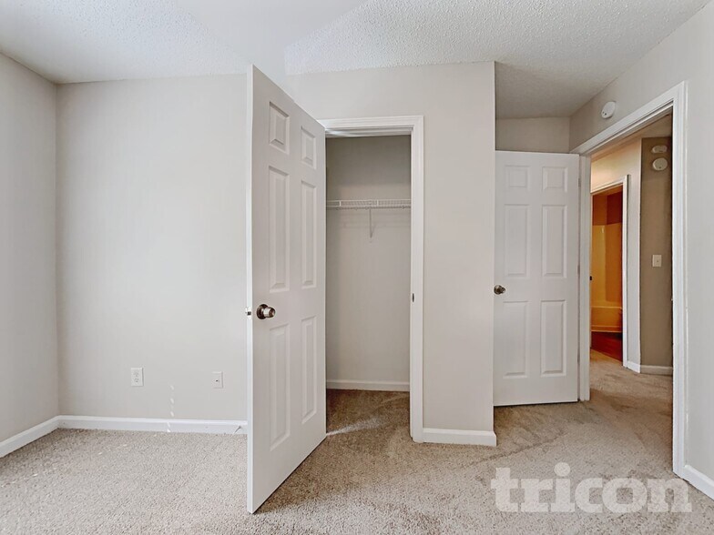 Building Photo - 305 Nims Dr