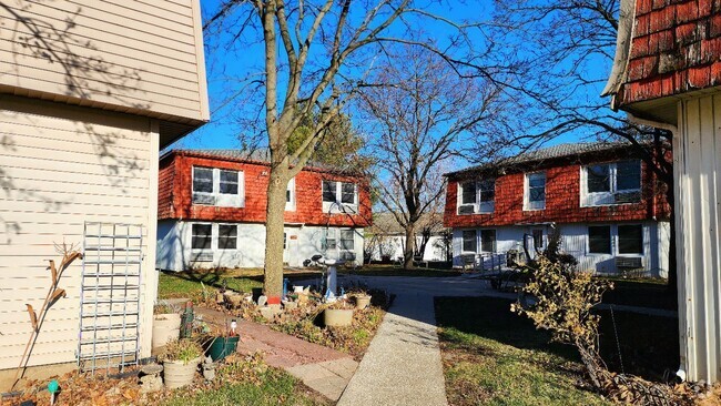 Outside Of Building - Country Manor Apartments