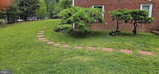 Building Photo - 401 Stonington Rd