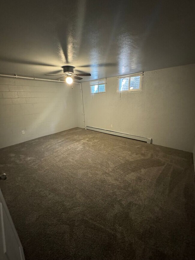 Building Photo - Updated 2 Bedroom 2 Bathroom with Bonus room!