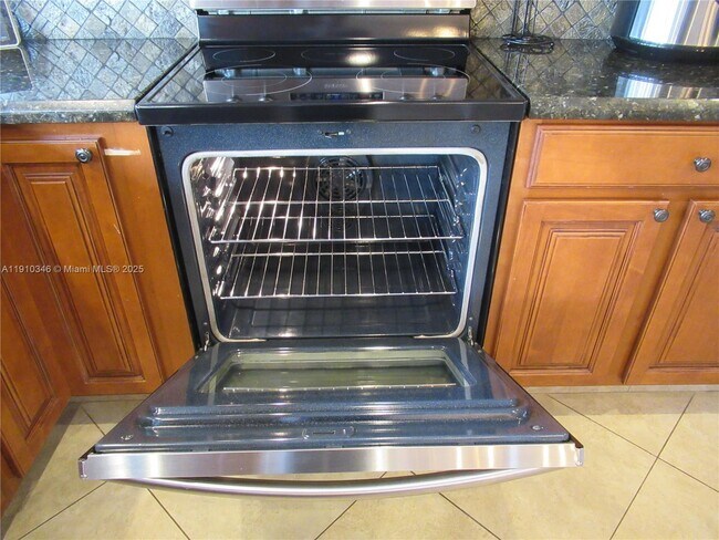 Building Photo - 1118 N 46th Ave