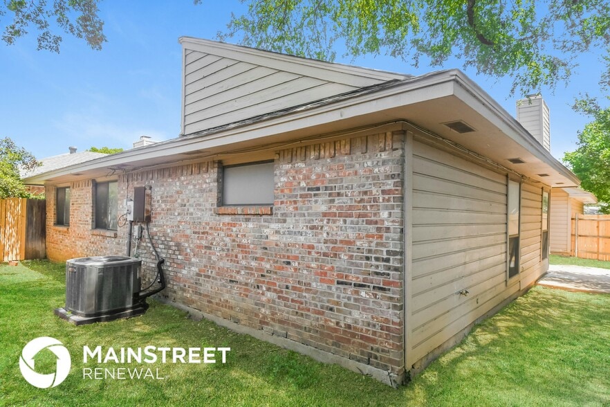 Building Photo - 2206 Mediterranean Ave