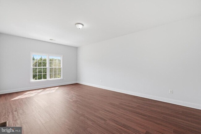 Building Photo - 5285 Meadow Estates Dr