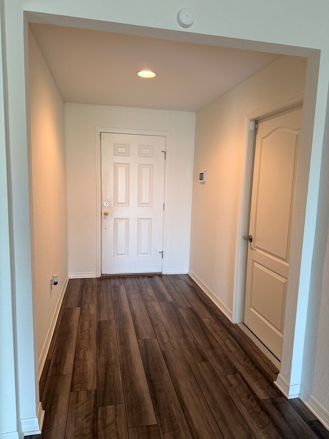 Building Photo - 281 Arbuthnot St