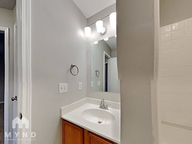 Building Photo - 11527 Stewarts Crossing Dr