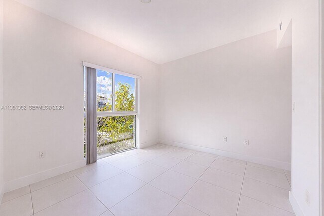 Building Photo - 519 SW 5th Ave