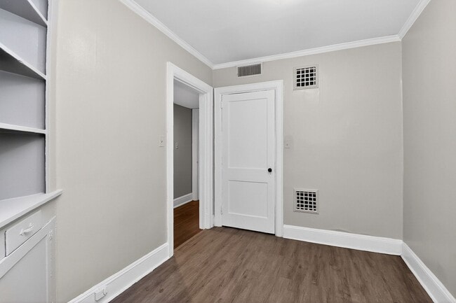 Building Photo - Adorable One Bedroom Apartment in Elizabeth!