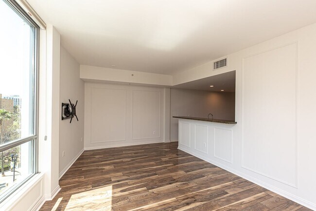 Building Photo - ***2 BED 2 BATH CONDO***PET-FRIENDLY***ASS...