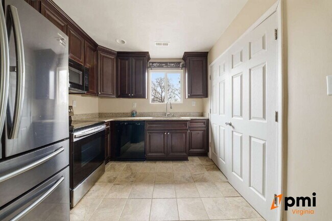 Building Photo - 4 BEDROOM 2 BATH RENOVATED HOME IN NORFOLK, PETS ACCEPTED