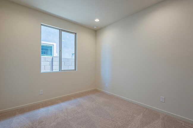 Building Photo - 5944 E Melinda Ln