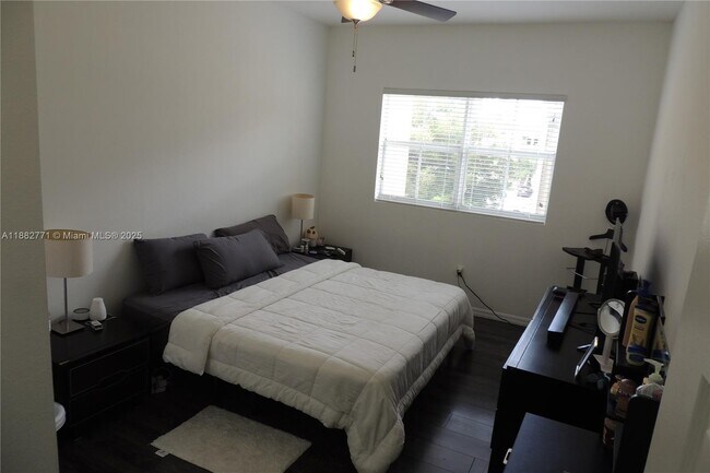 Building Photo - 8899 NW 107 Ct