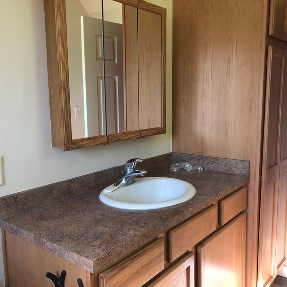 Building Photo - 433 1 Willow Creek Rd