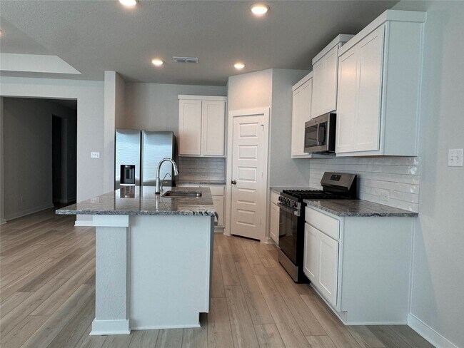 Building Photo - 7511 Bristlegrass Colony Ct