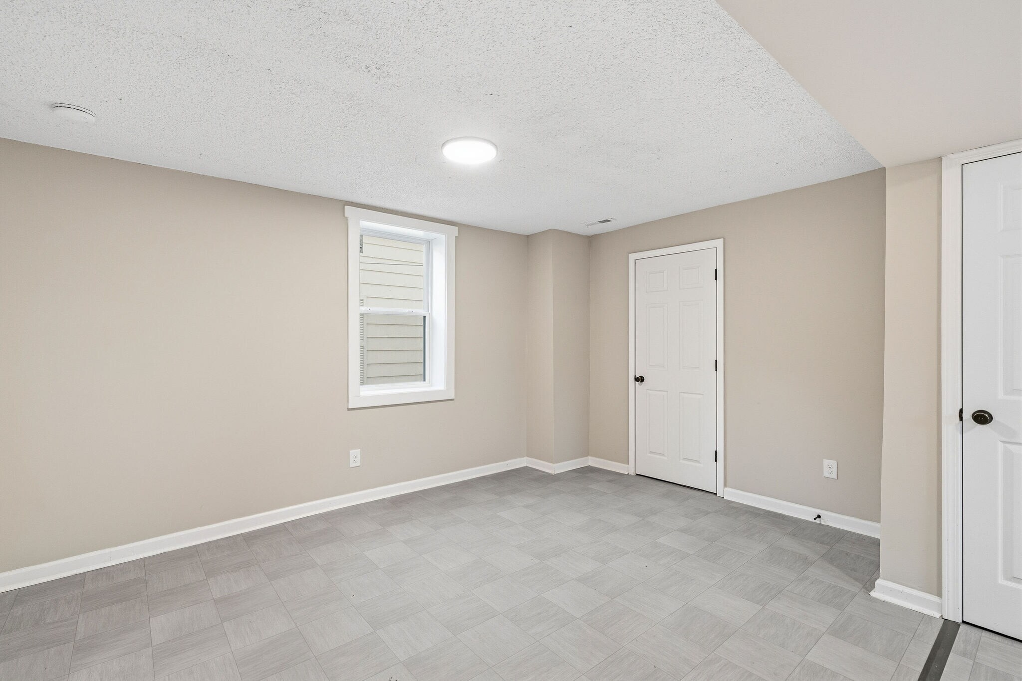 Building Photo - 1310 Oakwood Ave