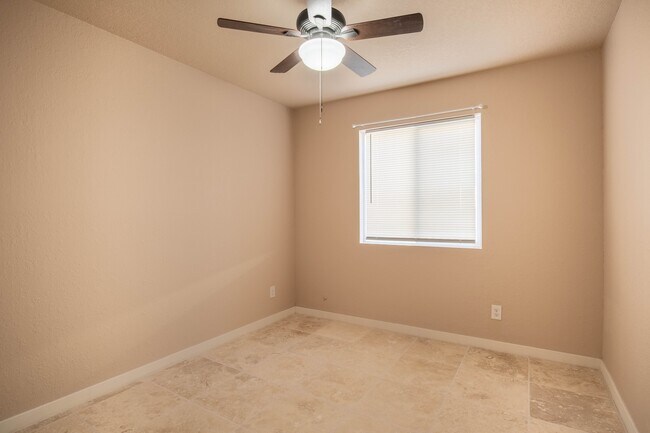 Building Photo - 2630 Fairway Dr