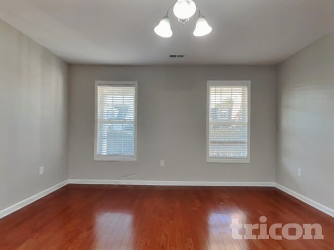 Building Photo - 220 Advance Dr