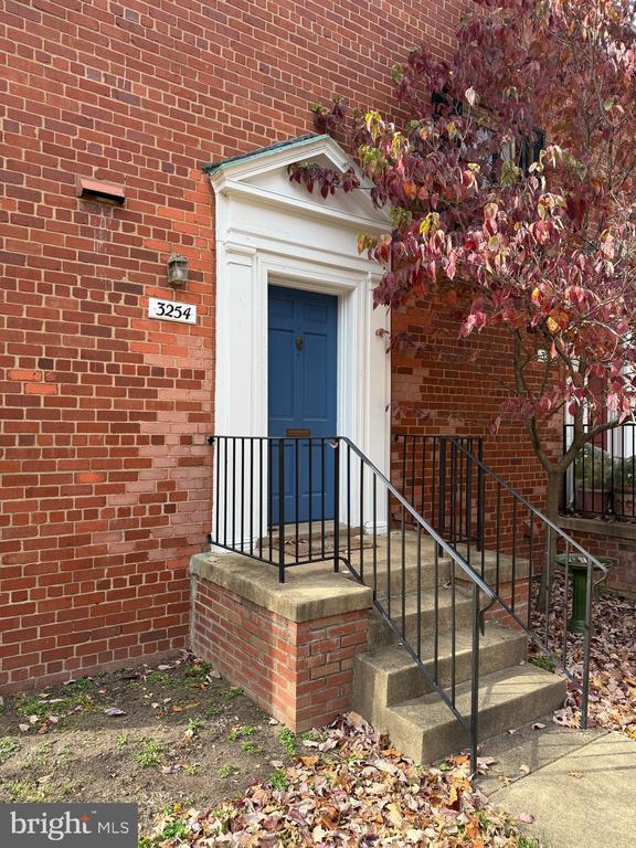 Building Photo - 3254 Valley Dr