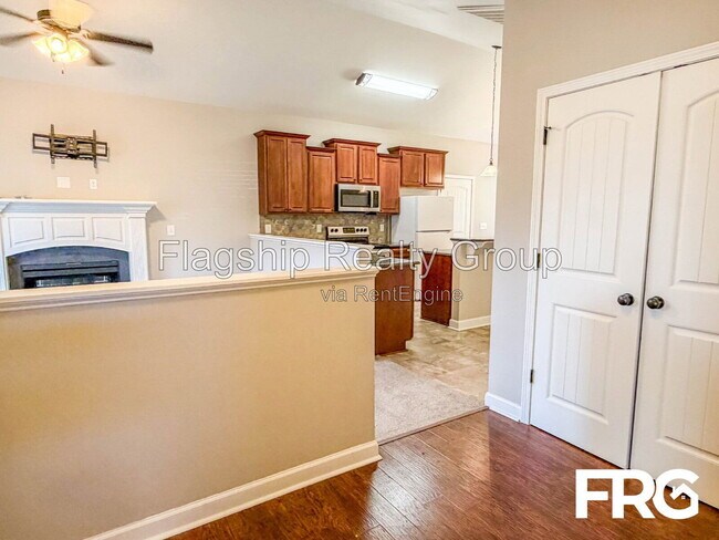 Building Photo - 103 Rolling Knoll Ct