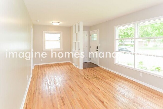 Building Photo - 2521 Oregon Ave S