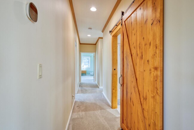 Building Photo - Wine Country Living! Spacious 4 bedroom 2....