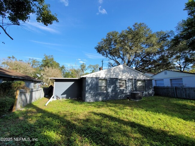 Building Photo - 9142 4th Ave