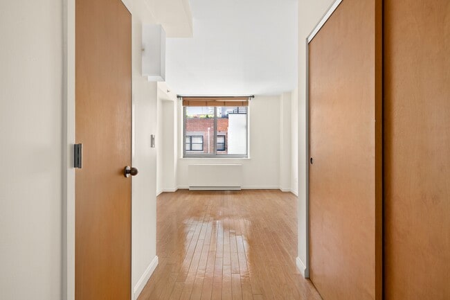 Building Photo - 520 W 23rd St