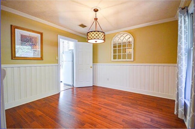 Building Photo - 980 Marys Dr