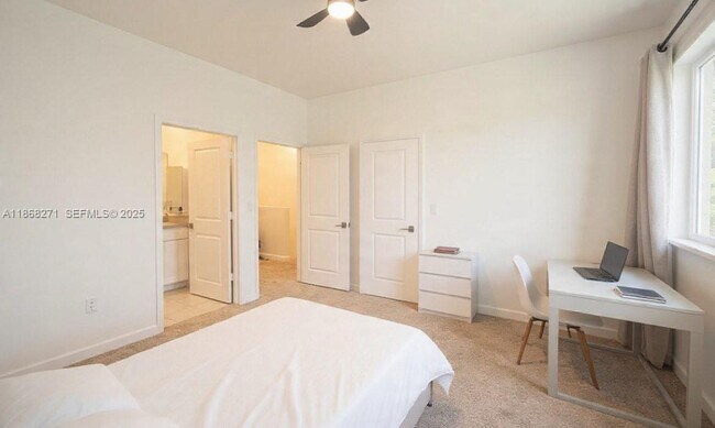 Building Photo - 1141 SW 6th Ct