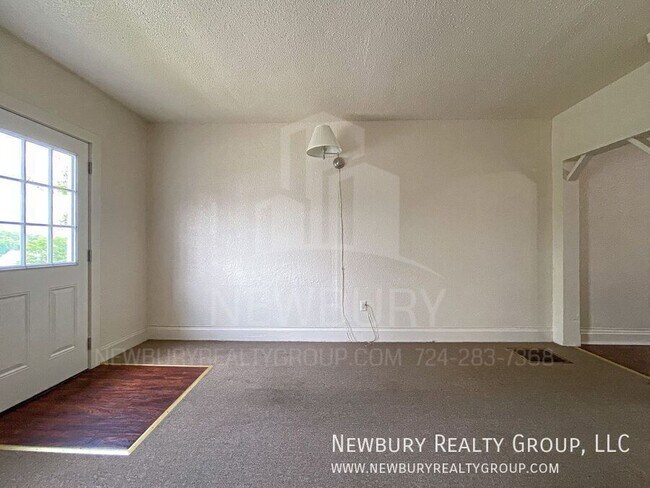 Building Photo - 37 Hickory St