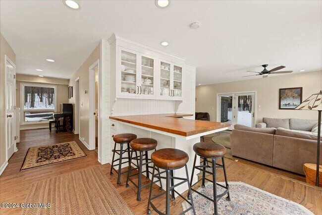 Building Photo - 7 Hill Rd