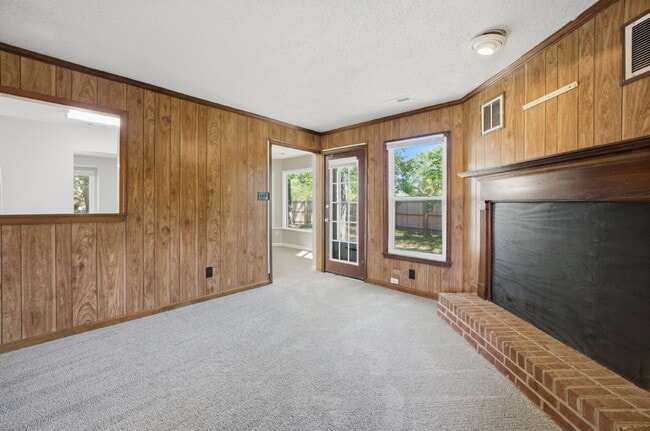 Building Photo - 3 BEDROOM RANCH HOME WITH GARAGE FOR RENT IN CENTRAL VIRGINIA BEACH!