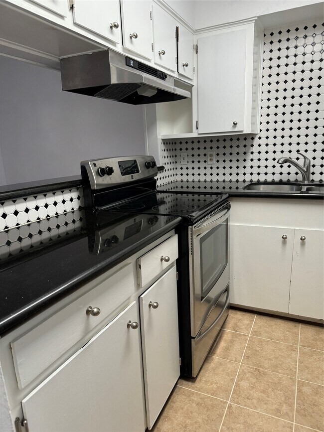 Building Photo - 3922 W Alabama St